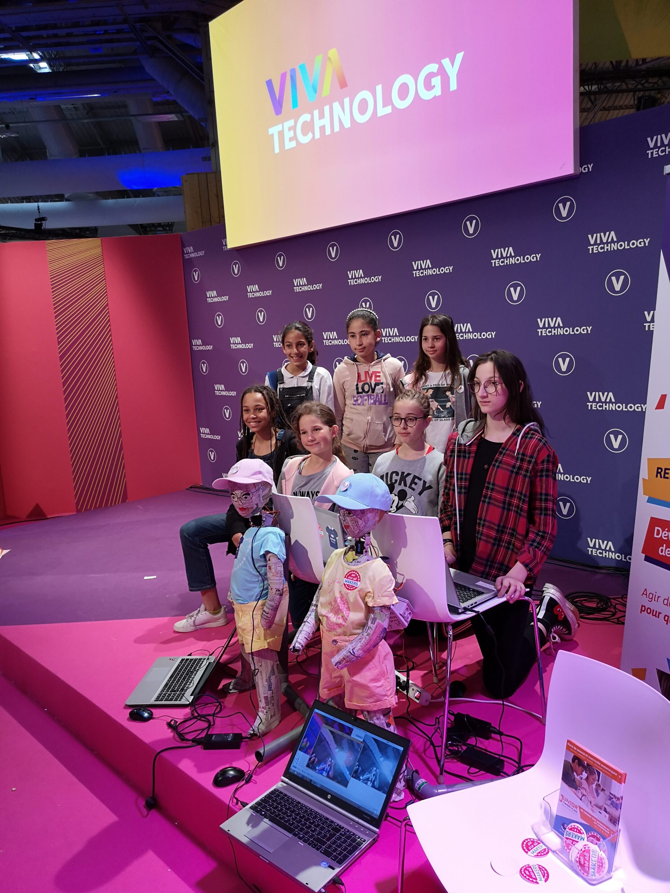 Les filles du programme à Vivatech, salon dédié à l'innovation et au numérique