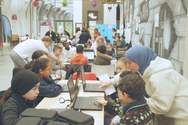Des enfants en atelier robotique à Startup For Kids Mulhouse